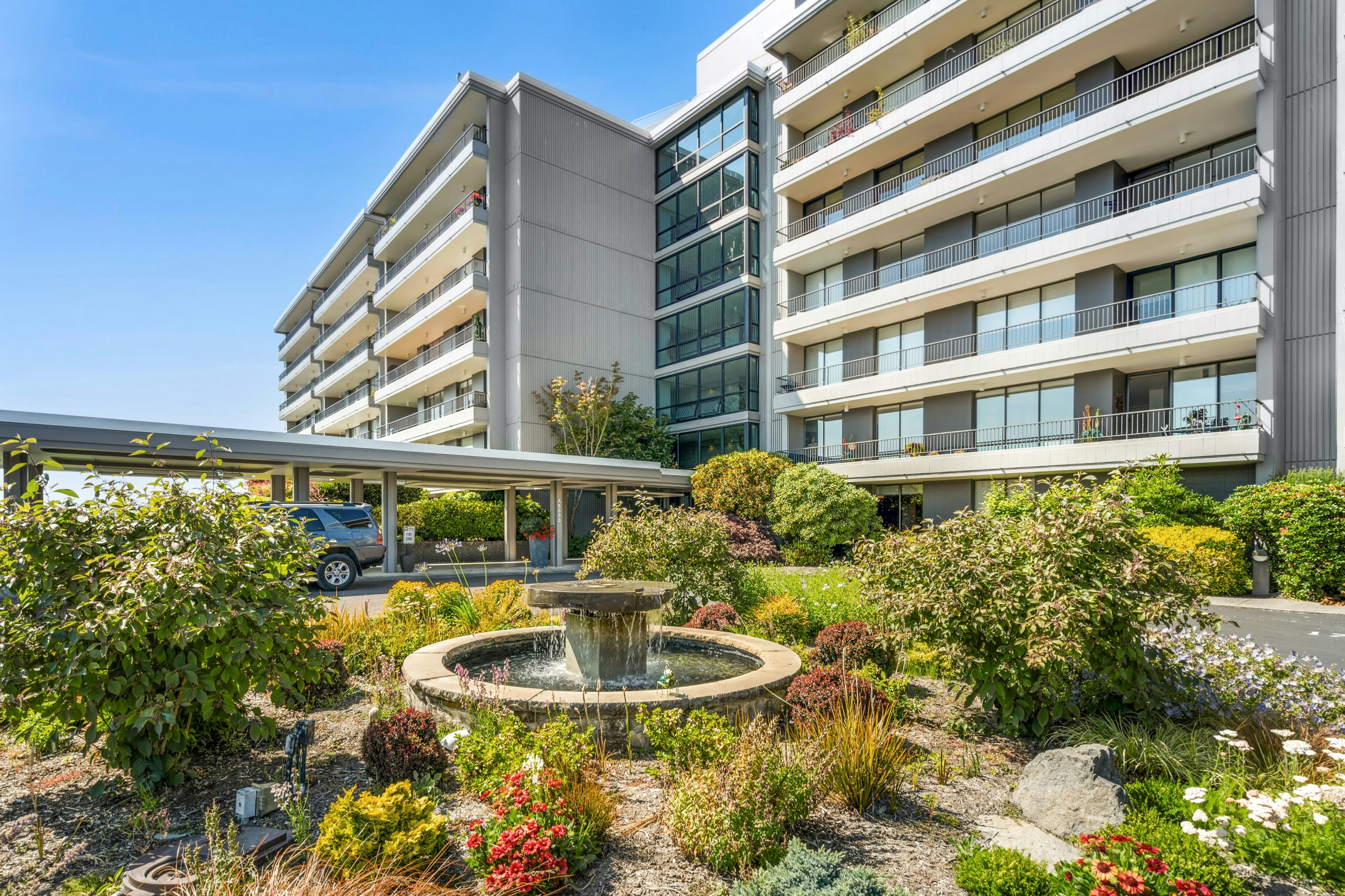 Property Photo:  6533  Seaview Avenue NW 602A  WA 98117 