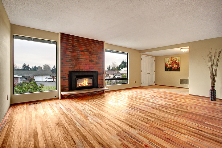 Property Photo: Foyer/living room 1724 Jones Dr SE  WA 98055 