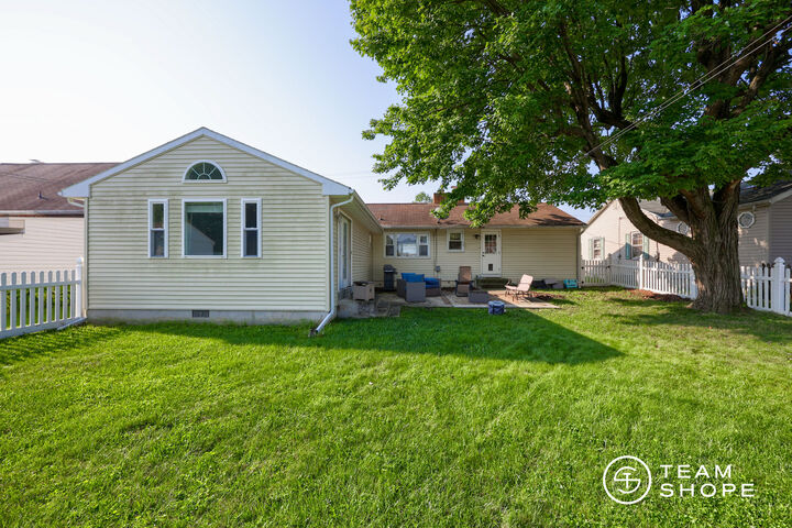 Property Photo: 207 W Walnut Street PA 17042