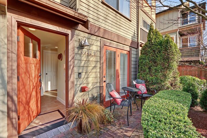 2322  44th Avenue SW B  Seattle WA 98116 photo