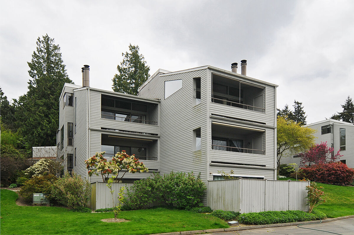 Property Photo: 11228 NE 68th E WA 98033