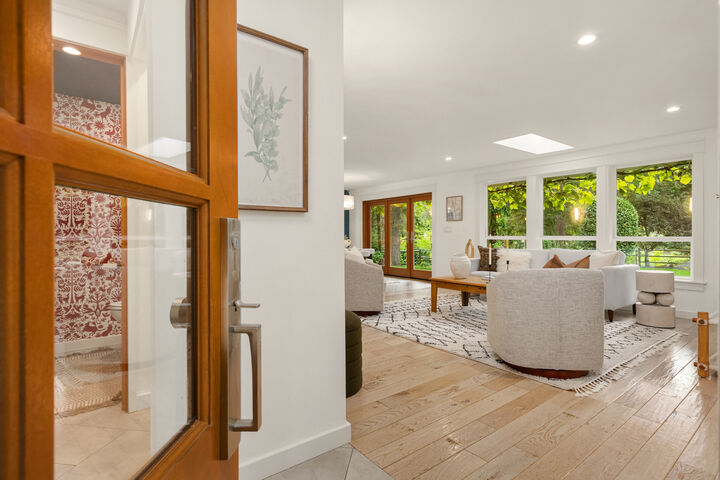 Property Photo:  8453  Ferncliff Avenue NE  WA 98110 