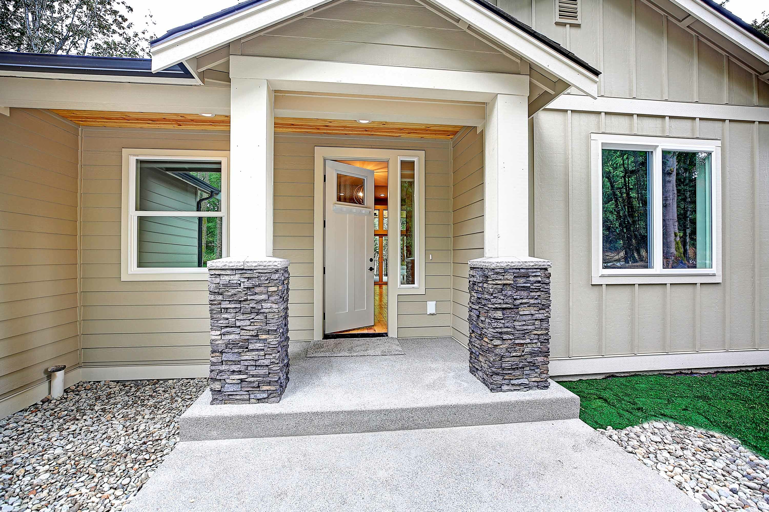 Property Photo:  423 E Mountain View Rd  WA 98282 