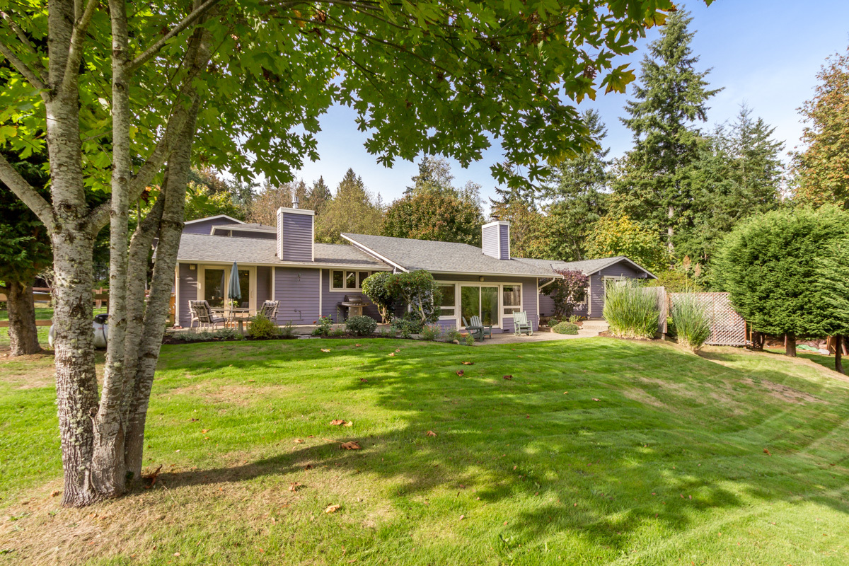 Property Photo:  11820 Penny Place NE  WA 98110 