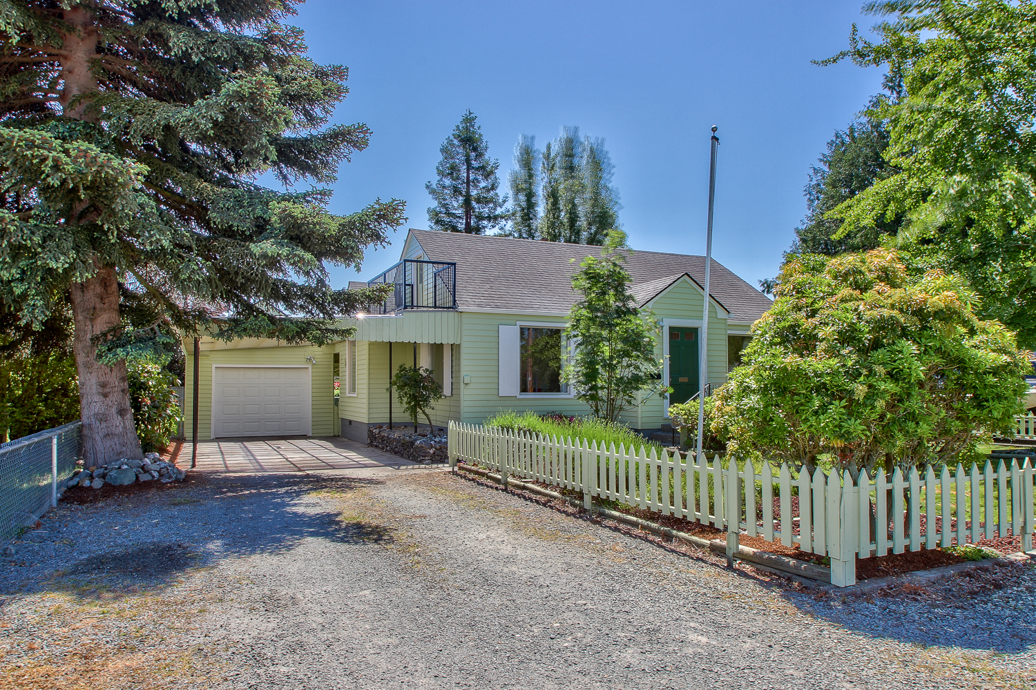 Property Photo: Exterior 1400 E Berniece St WA 98274