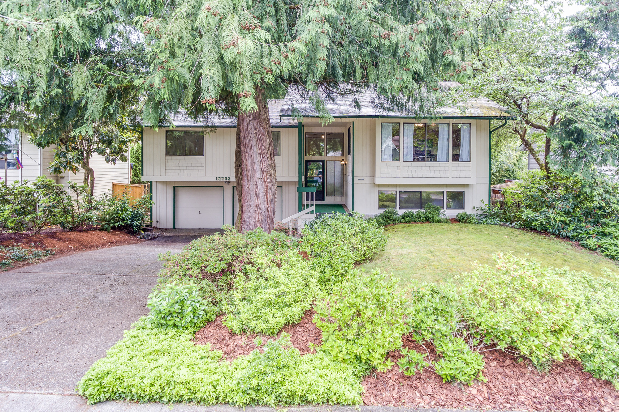 Property Photo: 13702 173rd Place NE WA 98052