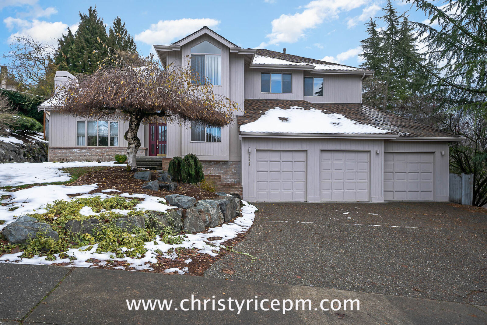 Property Photo: 6608 154th Place SE WA 98006