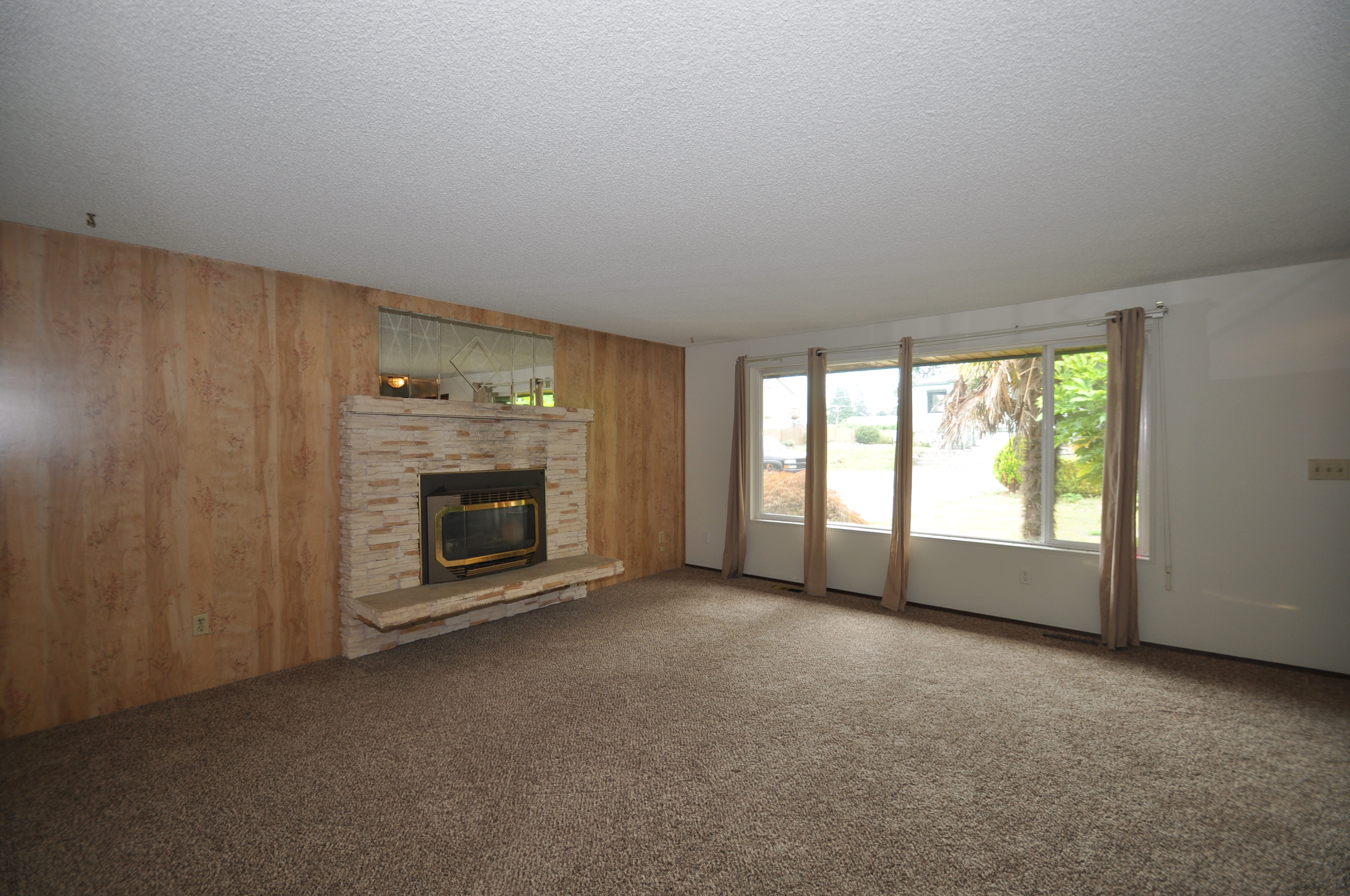 Property Photo: Living room 5504 Rockefeller Ave  WA 98203 