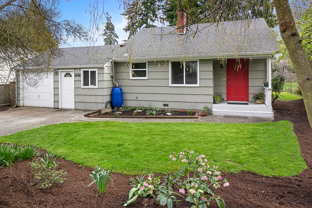 Property Photo:  14016 Meridian Ave N  WA 98133 