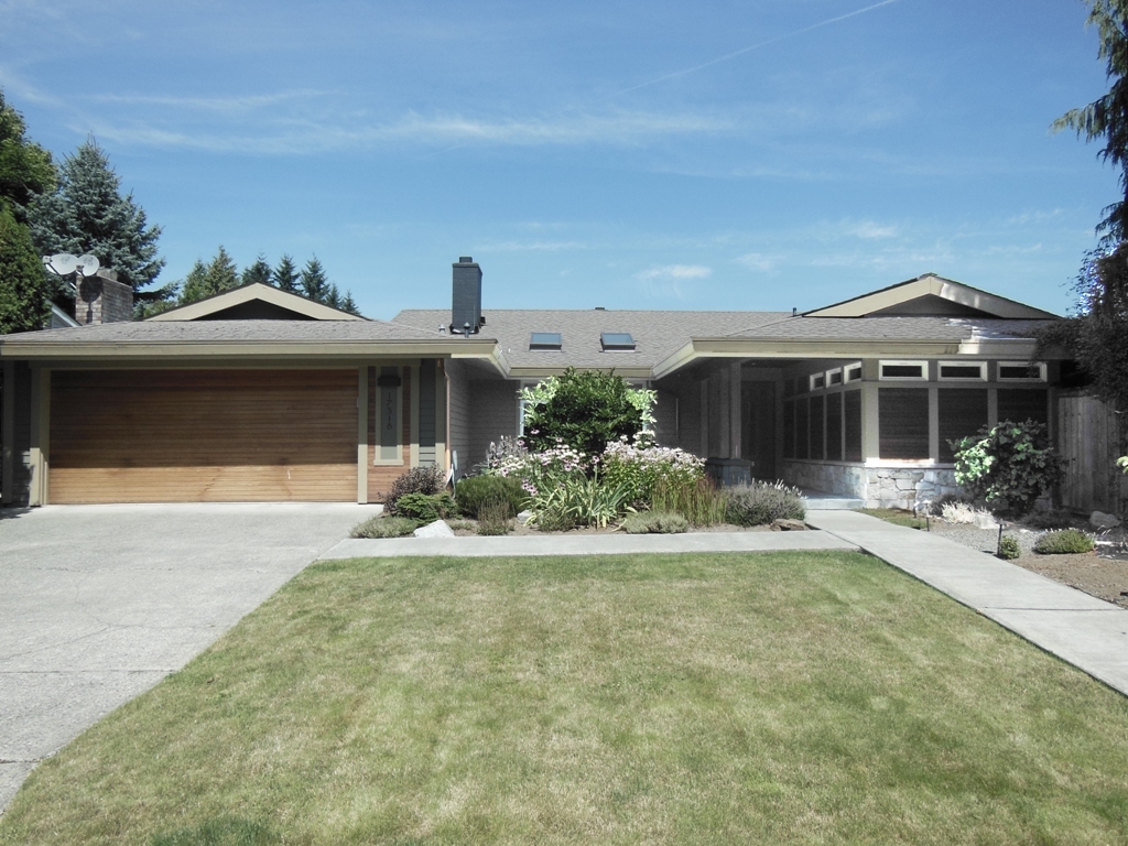 Property Photo: 17318 NE 18th Place WA 98008