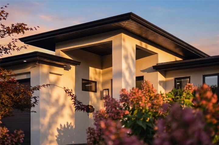 Property Photo:  1675 Willow Crescent 3  BC V1Y 4K4 