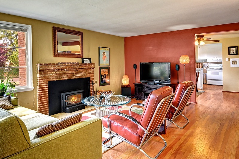 Property Photo: Living room 14540 Meridian Ave N WA 98133