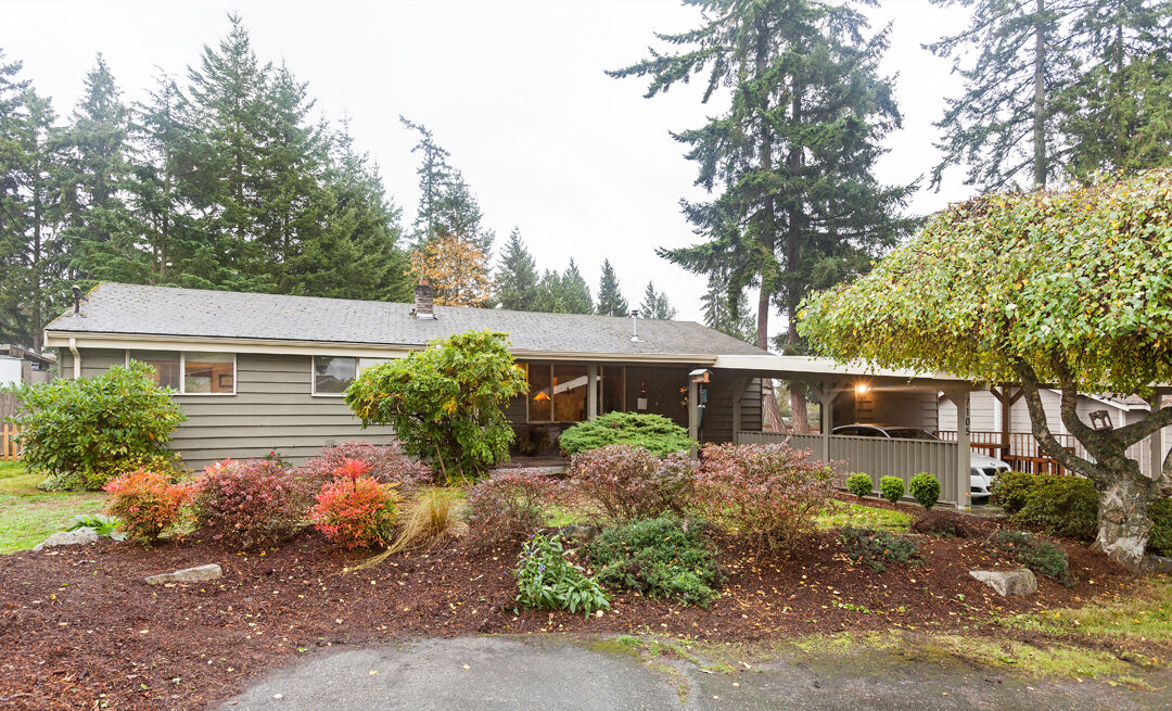 Property Photo:  7105 210th St SW  WA 98026 
