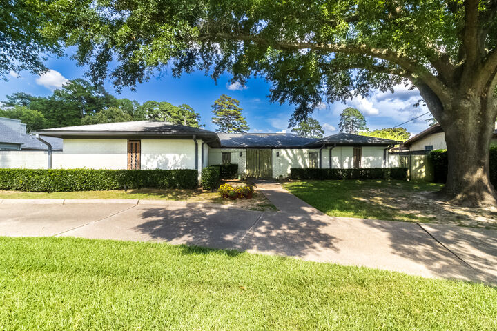 Property Photo:  2104 McCann Road  TX 75601 