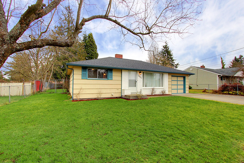 Property Photo: 6117 W Magnolia Avenue WA 98203