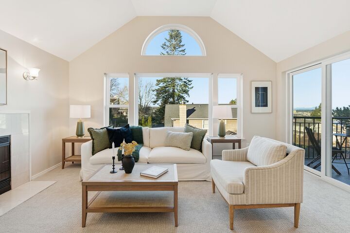 Property Photo:  467  Newton Street 405  WA 98109 