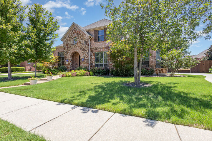 Property Photo: 800 High Willow Drive TX 75078