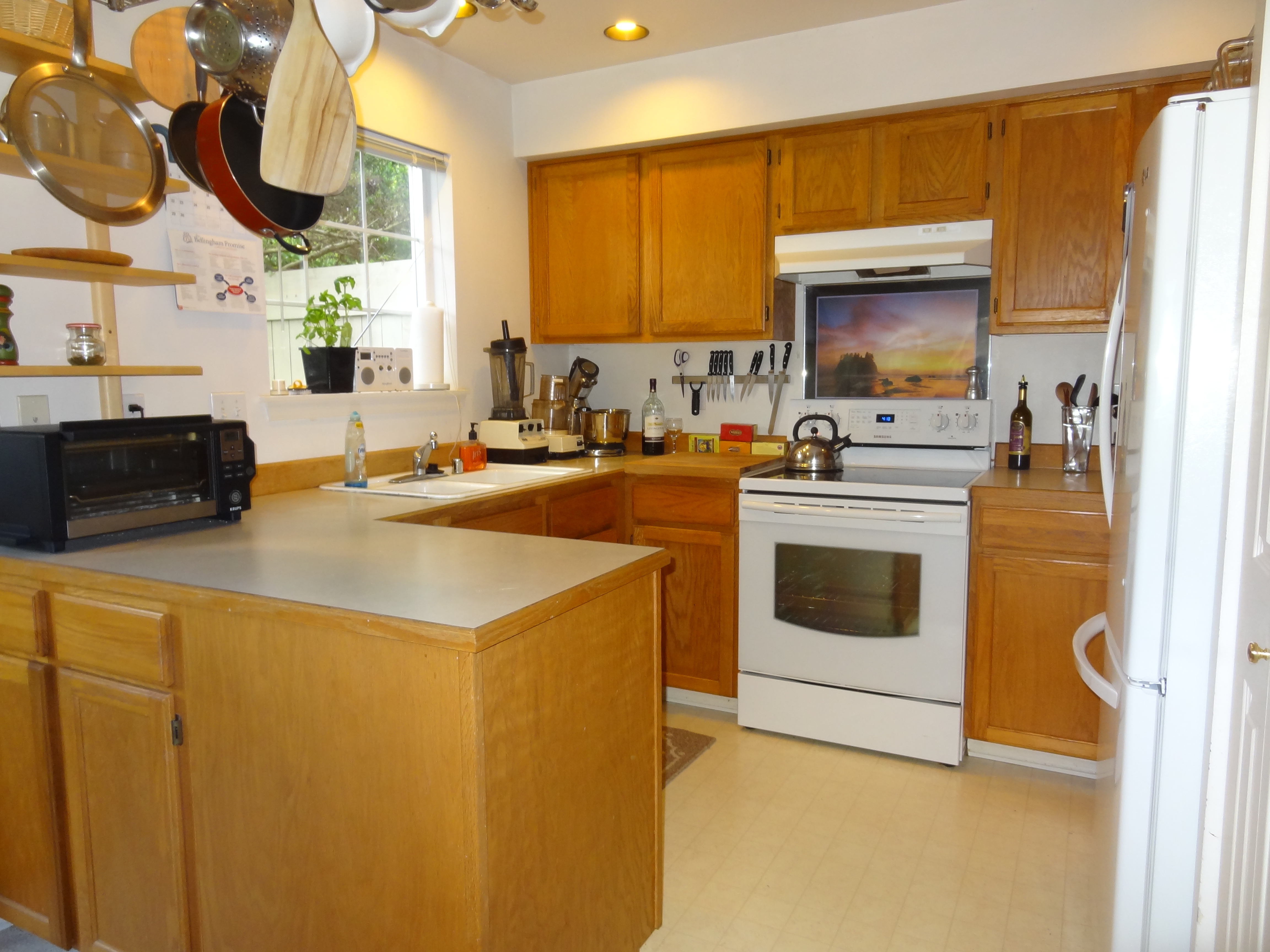 Property Photo: Kitchen 1801A Valhalla St WA 98226