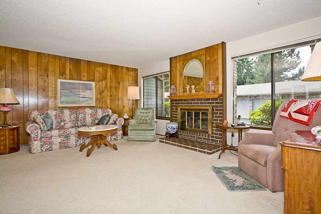 Property Photo: Living room 11512 103 Place NE B6 WA 98033