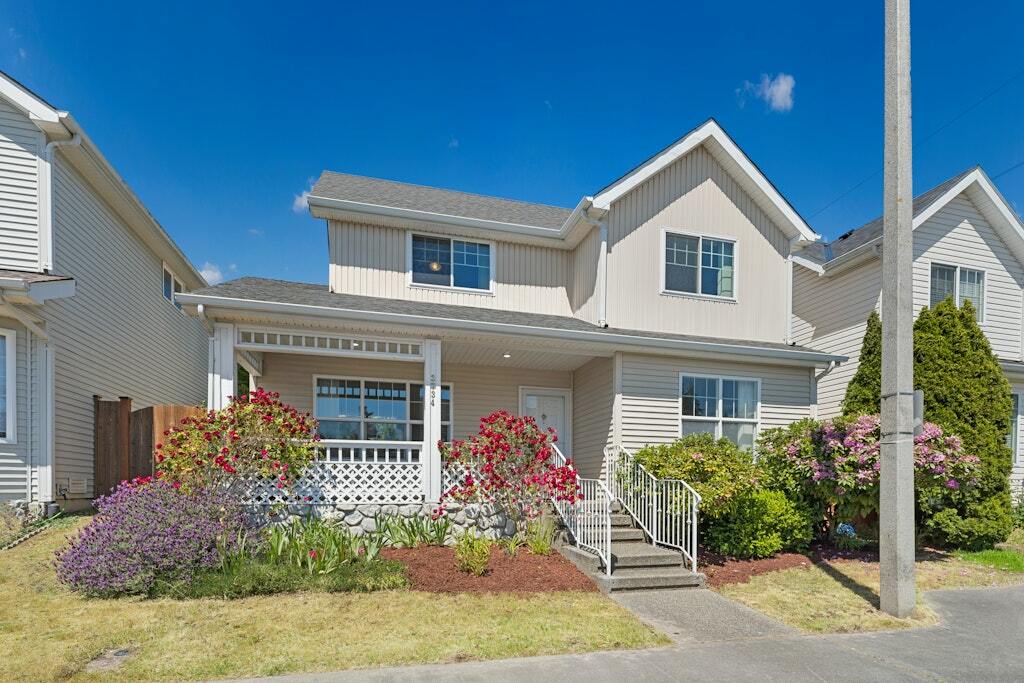 Property Photo: 3734 NE 5th Place WA 98056