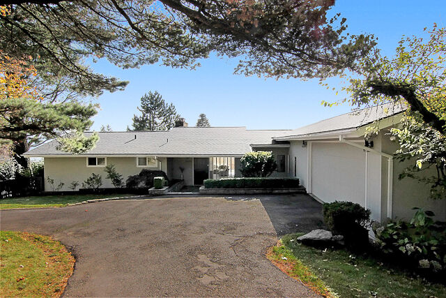 Property Photo:  1220 SW Mitchell St  OR 97239 