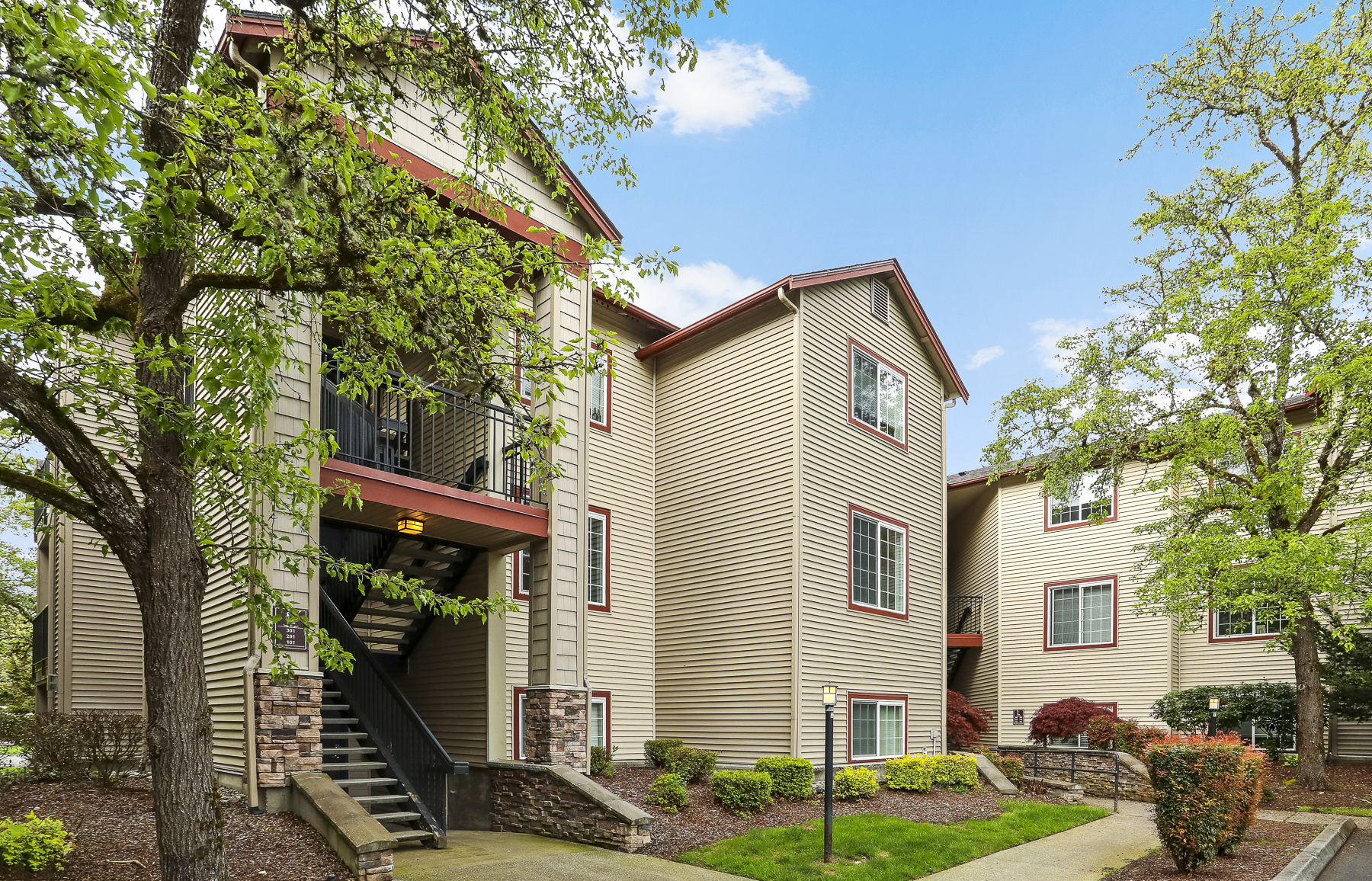Property Photo: 25025 SE Klahanie Boulevard L303 WA 98029