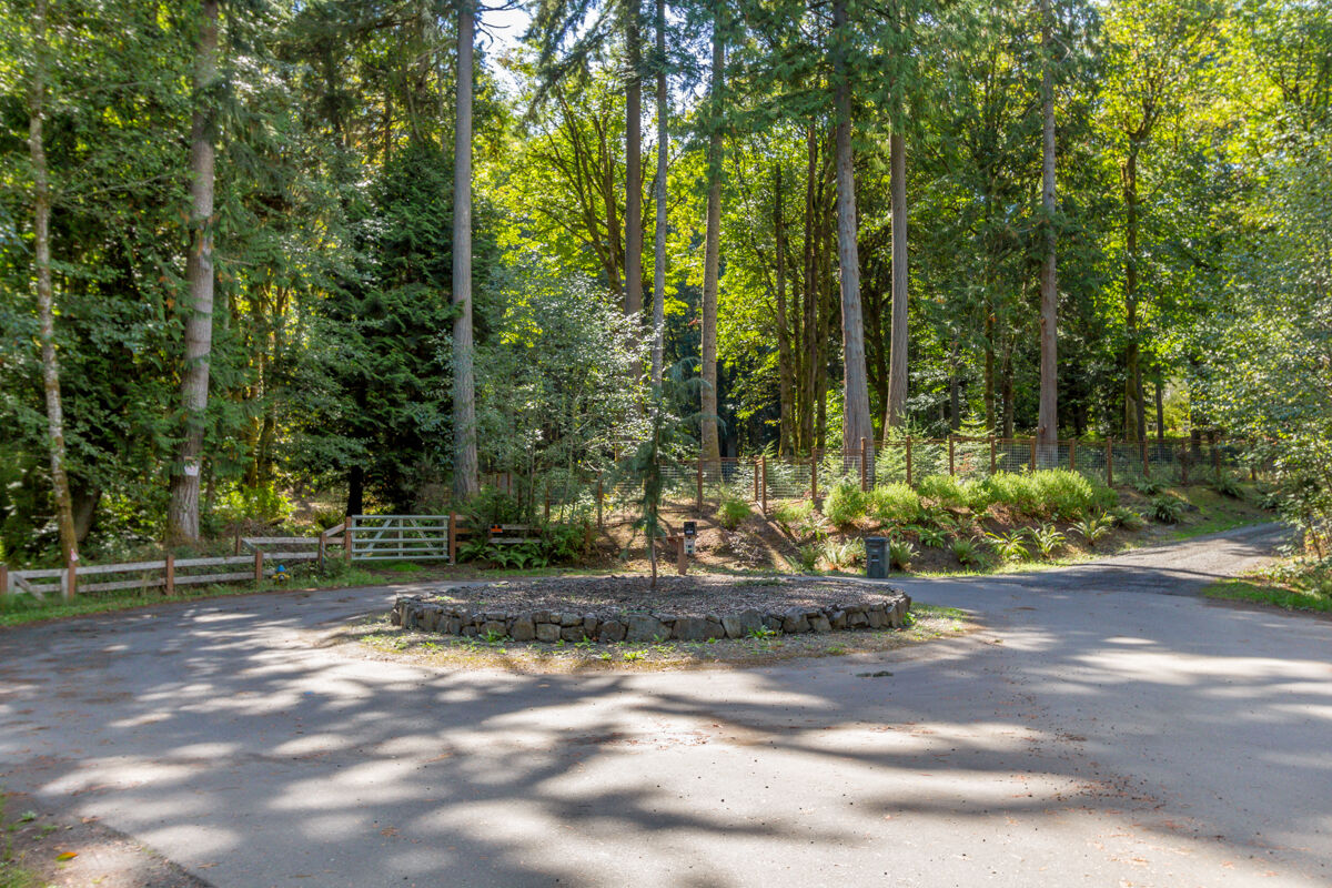 Property Photo: 3310 NE Tani Creek Rd WA 98110