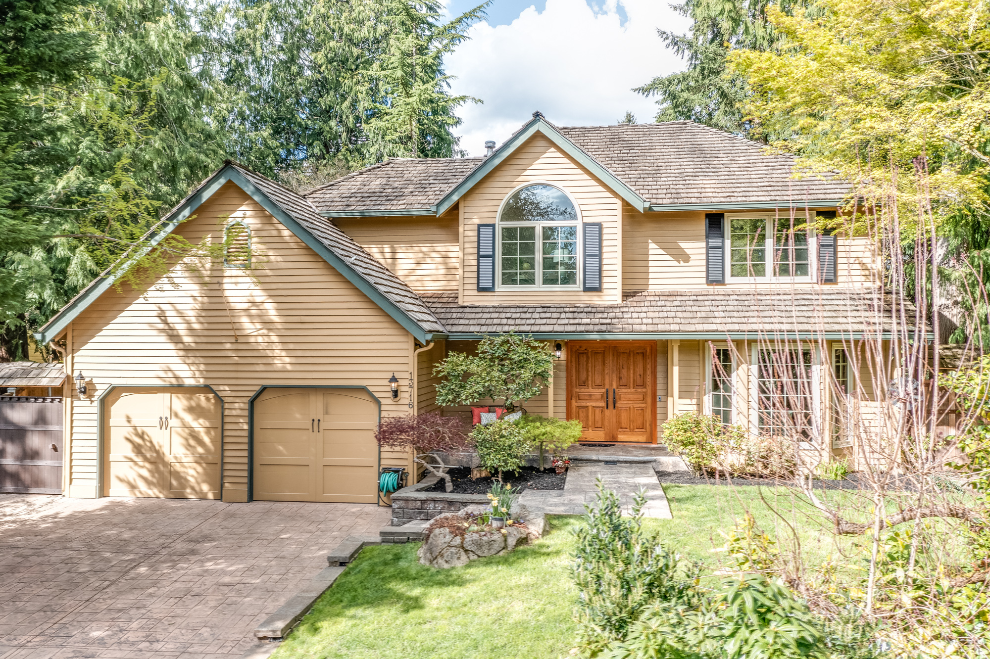 Property Photo: 13716 175th Court NE WA 98052