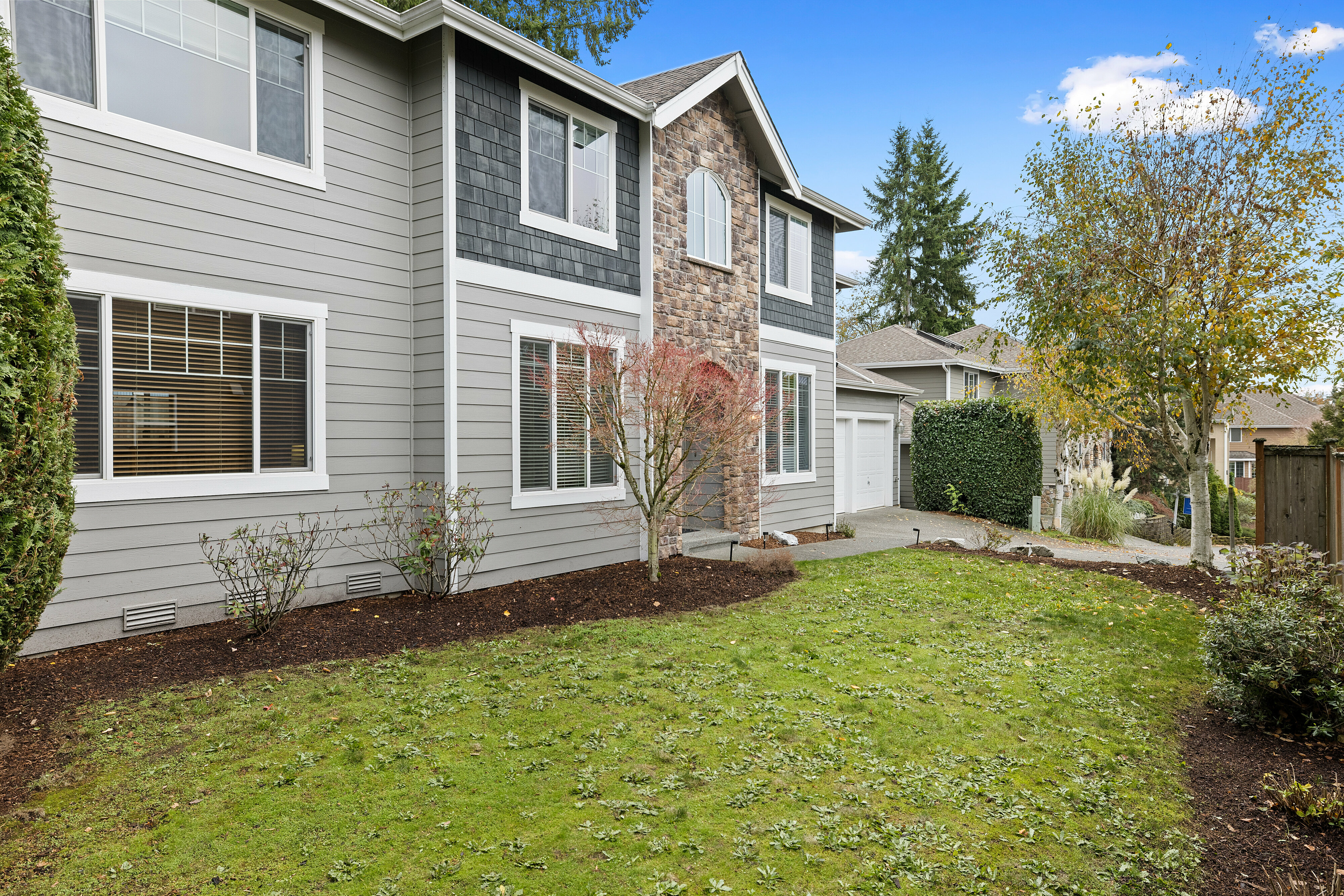 Property Photo:  2520 Camas Ave NE  WA 98056 