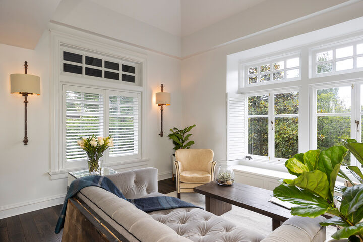 Property Photo: Living Room 954  Broadway  E 202  WA 98102 