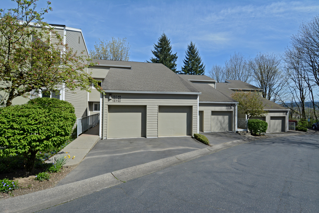 Property Photo:  15748 NE 70th Ct  WA 98052 