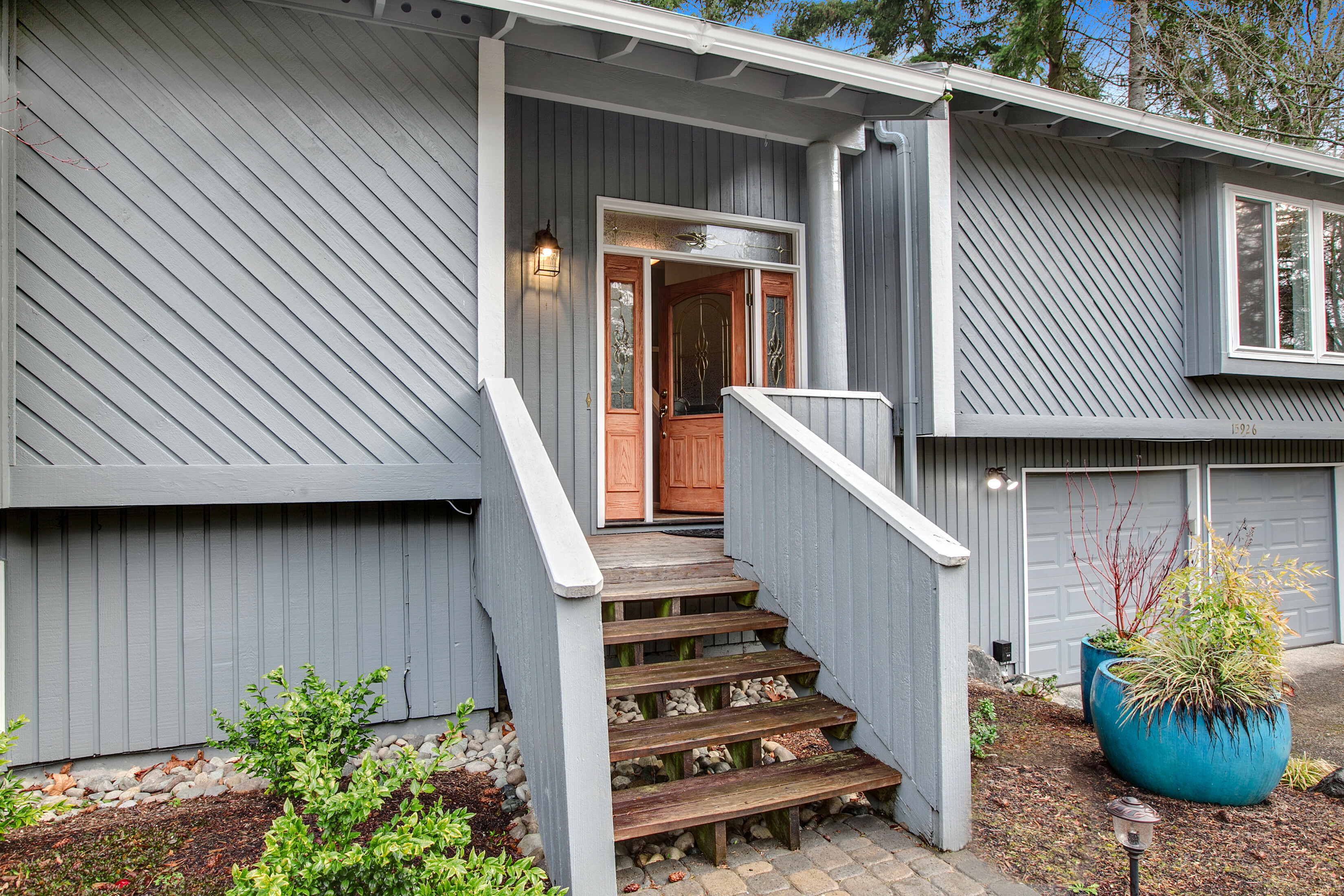 Property Photo:  15926 SE 46th Place  WA 98006 