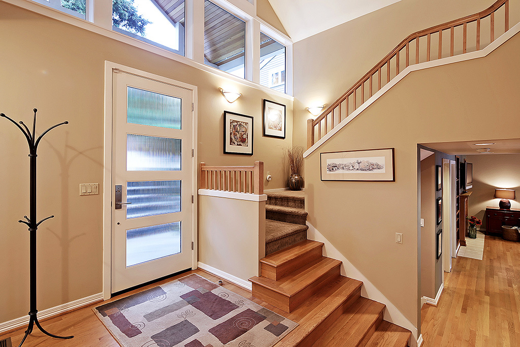 Property Photo: Foyer 7617 W Mercer Wy  WA 98040 