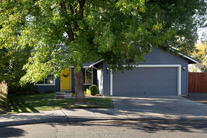 Property Photo: 919 NW 20th Court OR 97756
