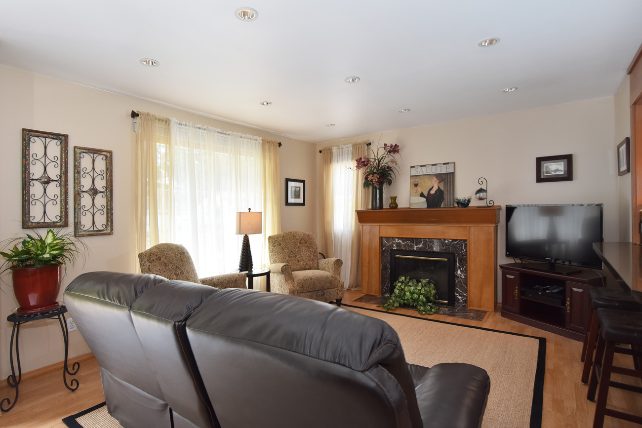 Property Photo: Living room 722 NE 198th St  WA 98155 
