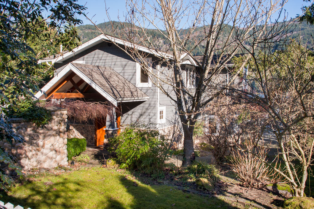 Property Photo:  3746 South Bay Dr  WA 98284 