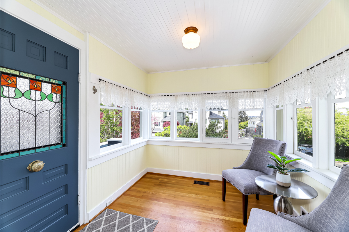 Property Photo: Entry Sunroom 2911 W Mansell Street  WA 98199 