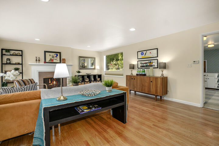 Property Photo: Living Room 5536 S Holly St  WA 98118 