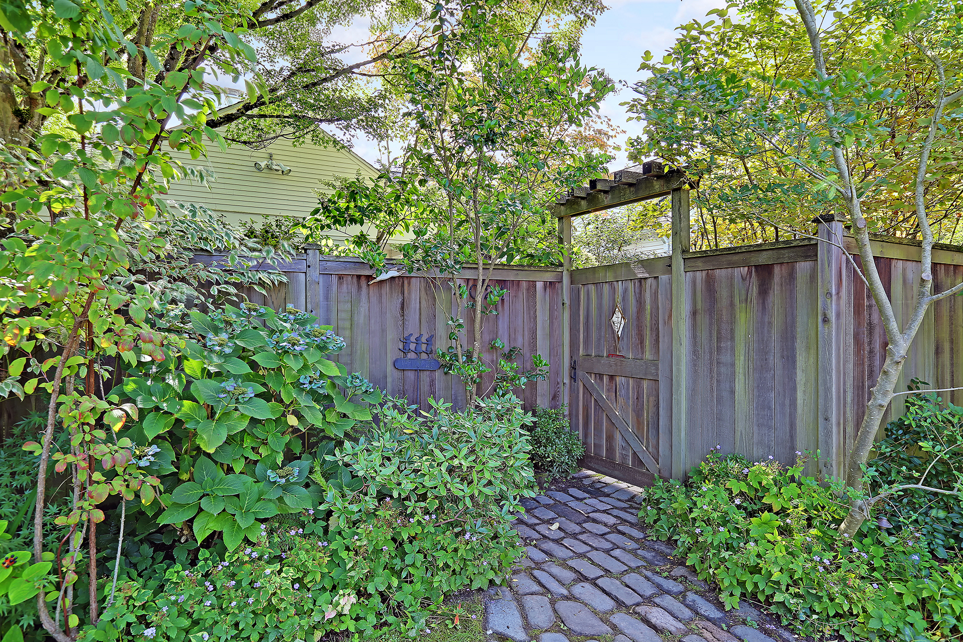 Property Photo:  4021 E Galer St  WA 98112 