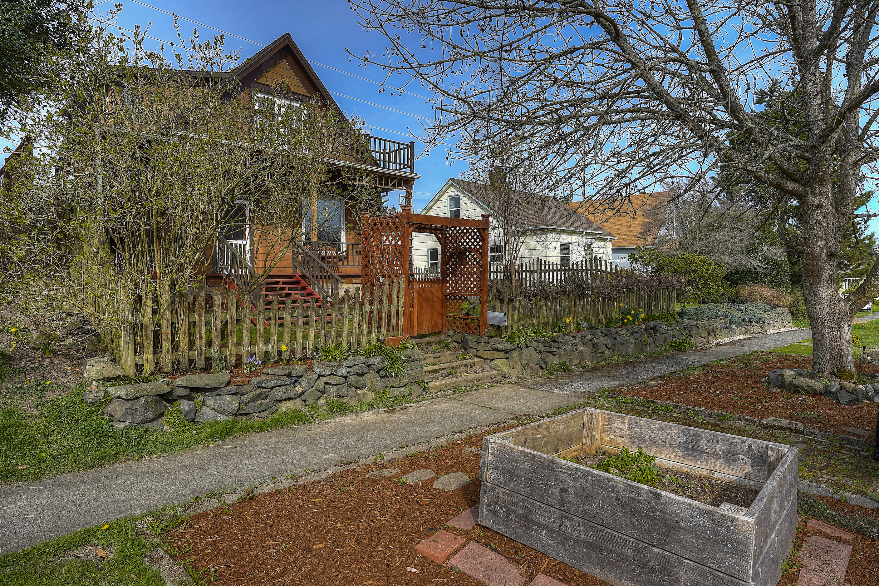 Property Photo:  1520 N Oakes St  WA 98406 