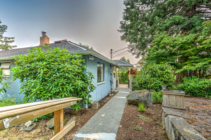 Property Photo:  2704 17th St  WA 98221 