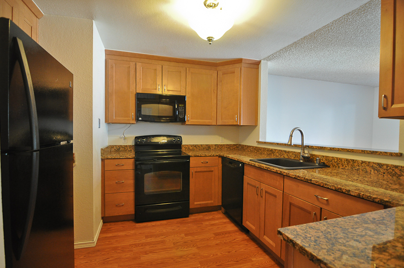 Property Photo: 12840 SE 40th Ct B10 WA 98006