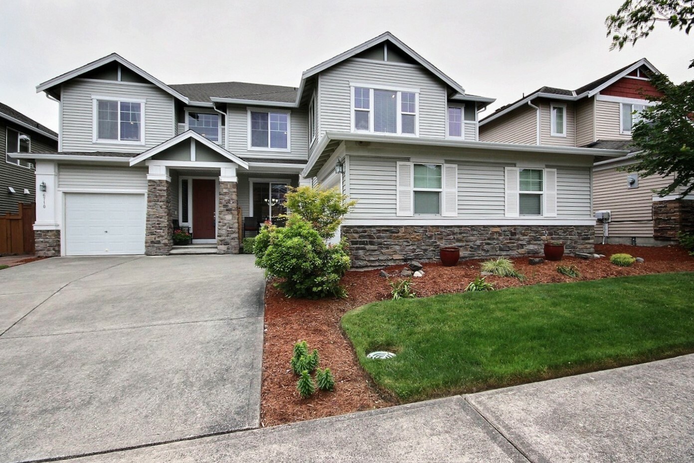 Property Photo:  6710 Lindsay Ave SE  WA 98092 