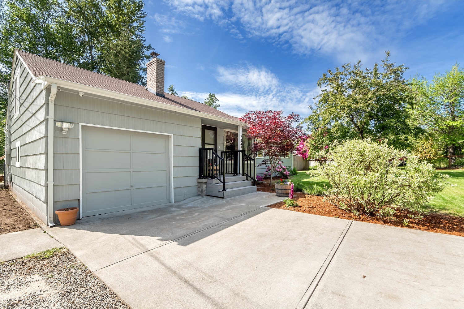 Property Photo: 13418 Bingham Ave E WA 98466