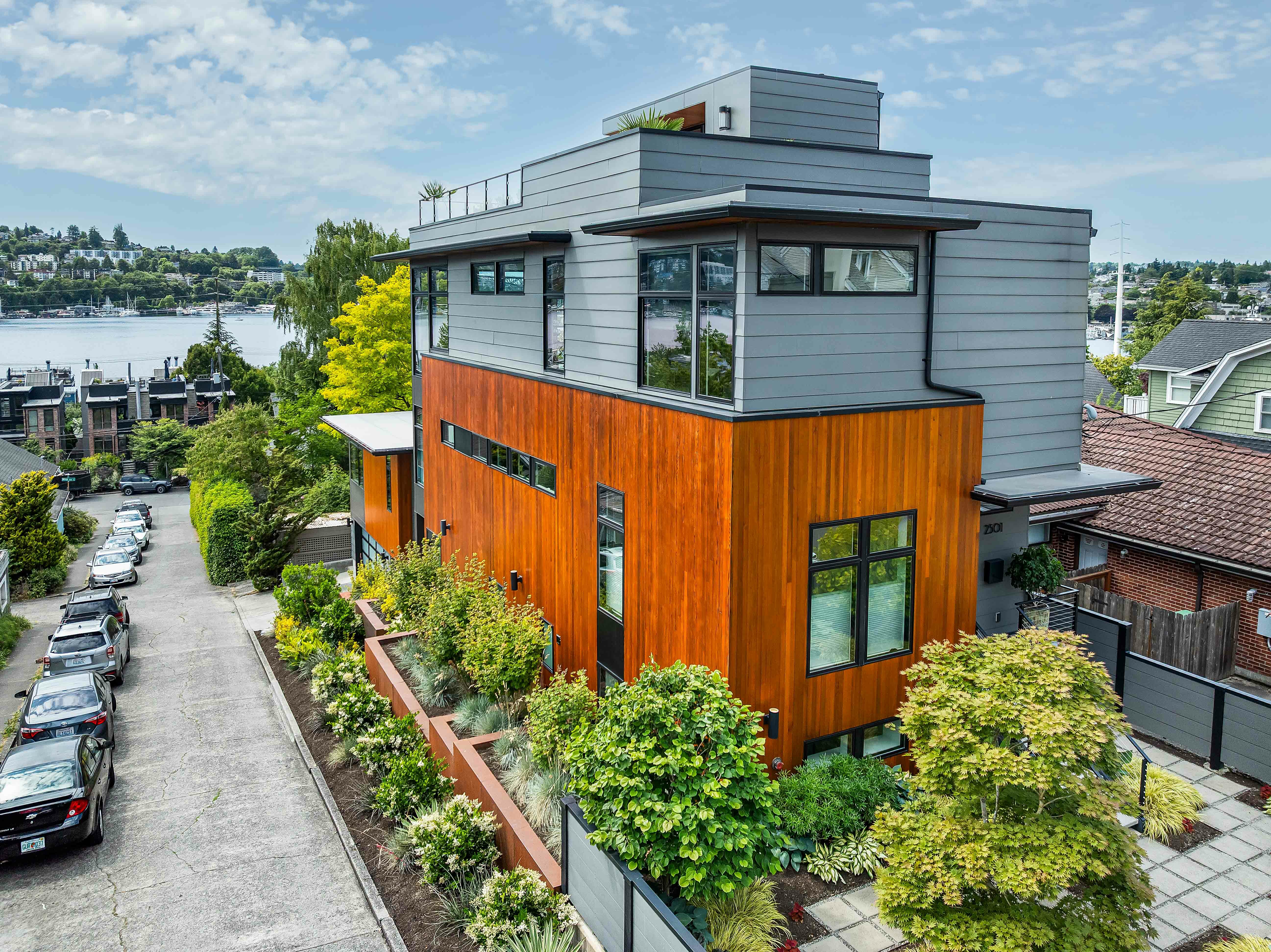 Property Photo: 2501 Yale Avenue E WA 98102