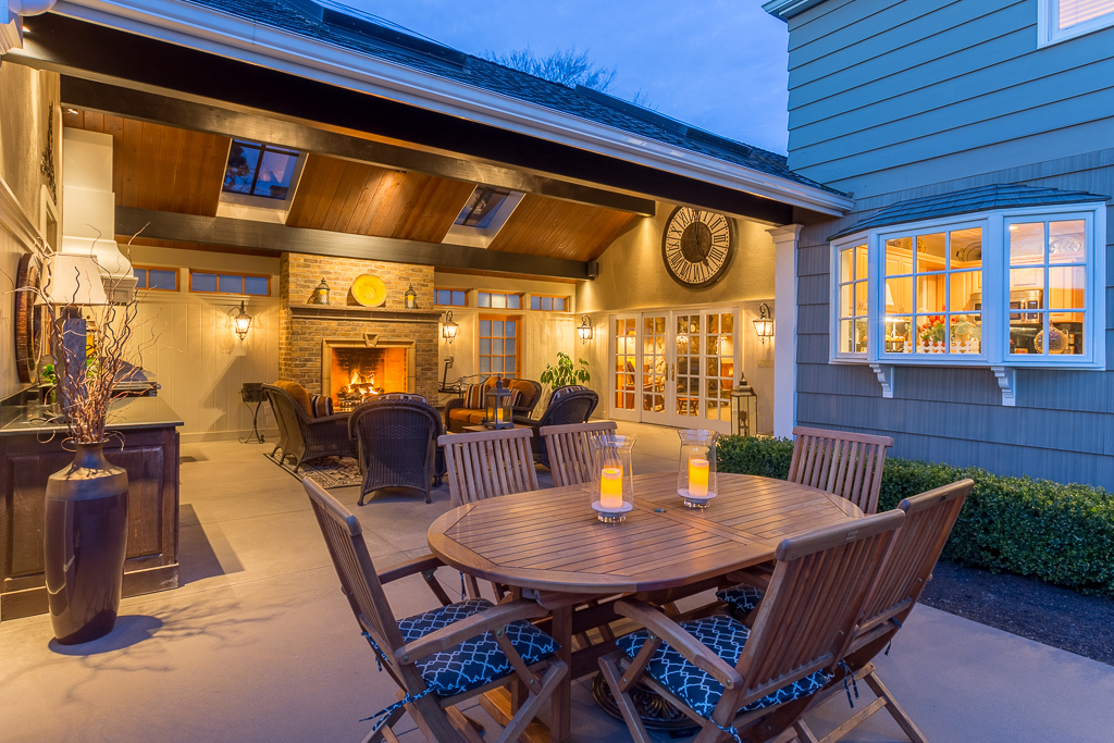 Property Photo: North everett living 1020 Hoyt Ave WA 98201