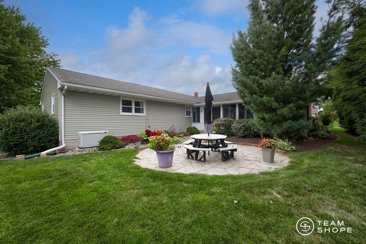 Property Photo:  413 W Cedar Street  PA 17557 