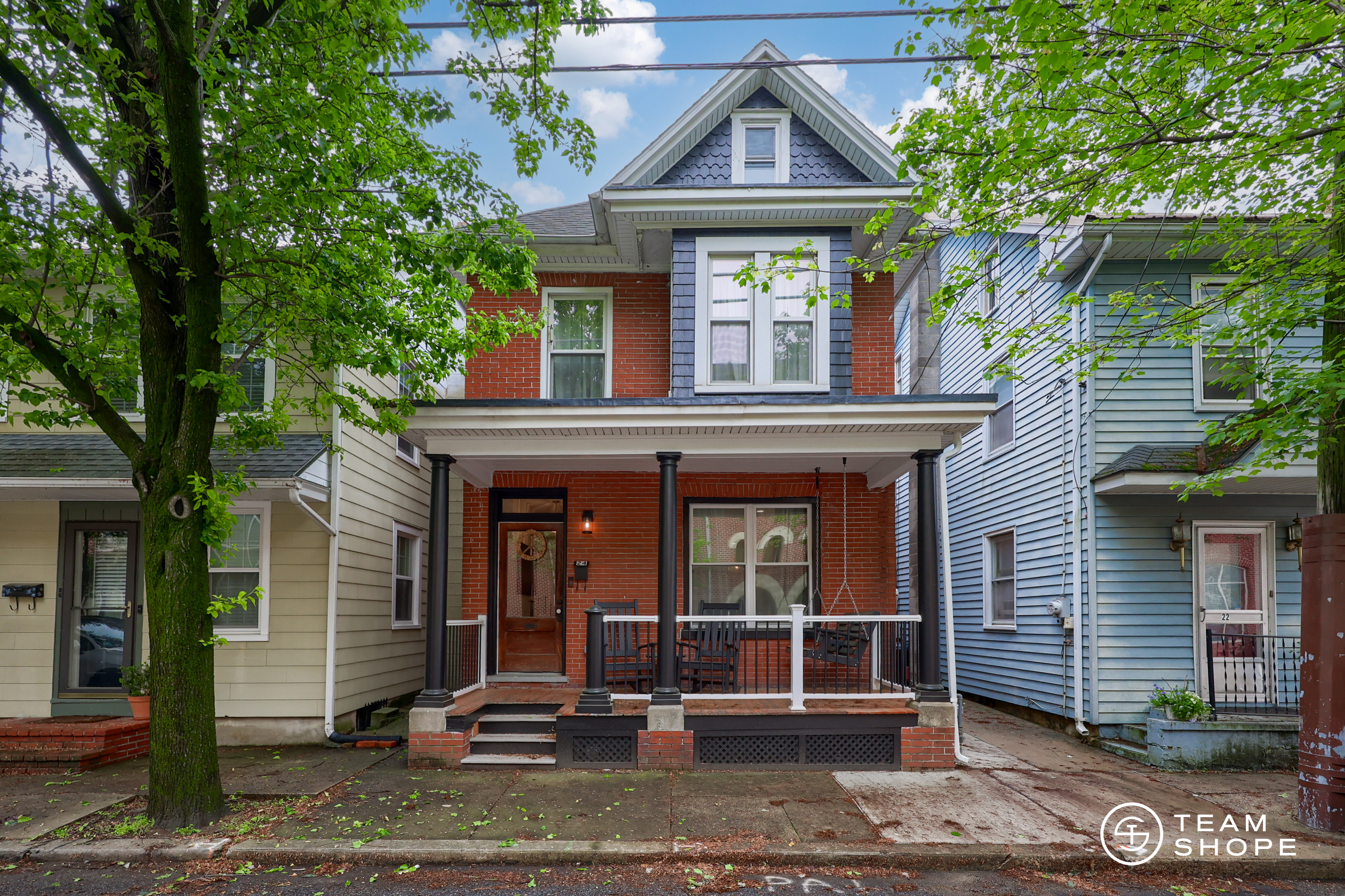24 E Orange Street  Lititz PA 17543 photo