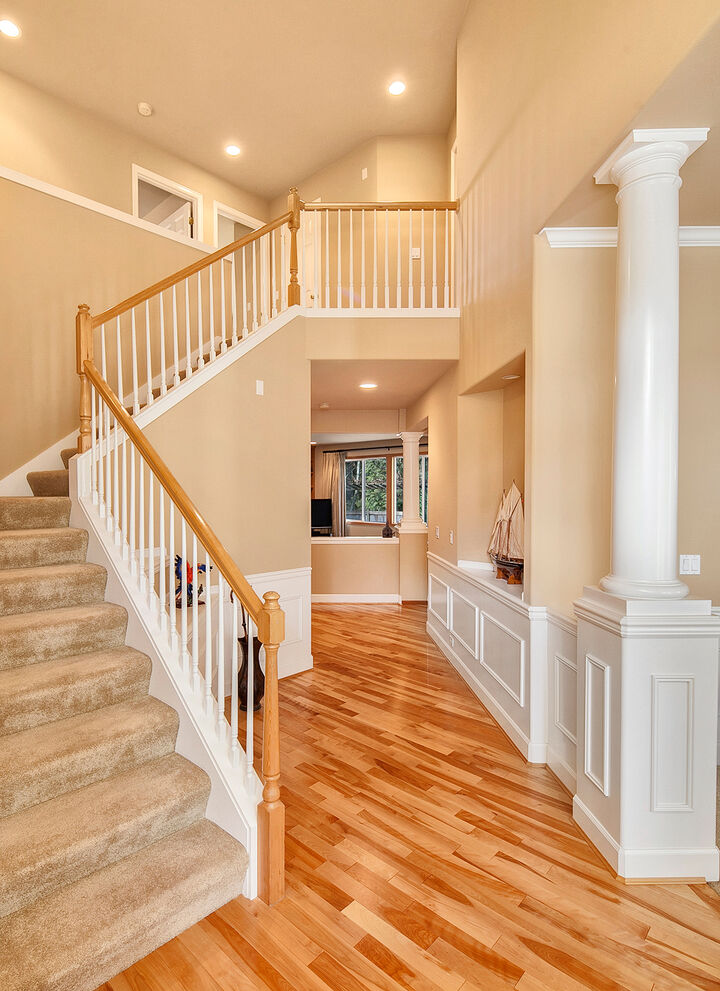 Property Photo: Foyer 20586 NE 32nd Ct  WA 98074 