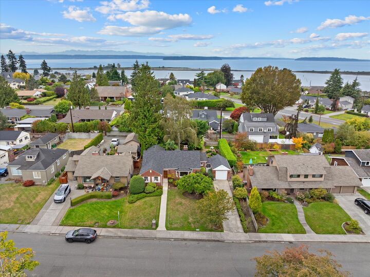 Property Photo: 708 Hoyt Avenue WA 98201